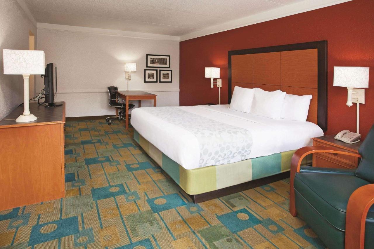 โฮเวิร์ด จอห์นสัน บาย วินด์แฮม โคลัมบัส ฟอร์ต เบนนิง Hotel ภายนอก รูปภาพ