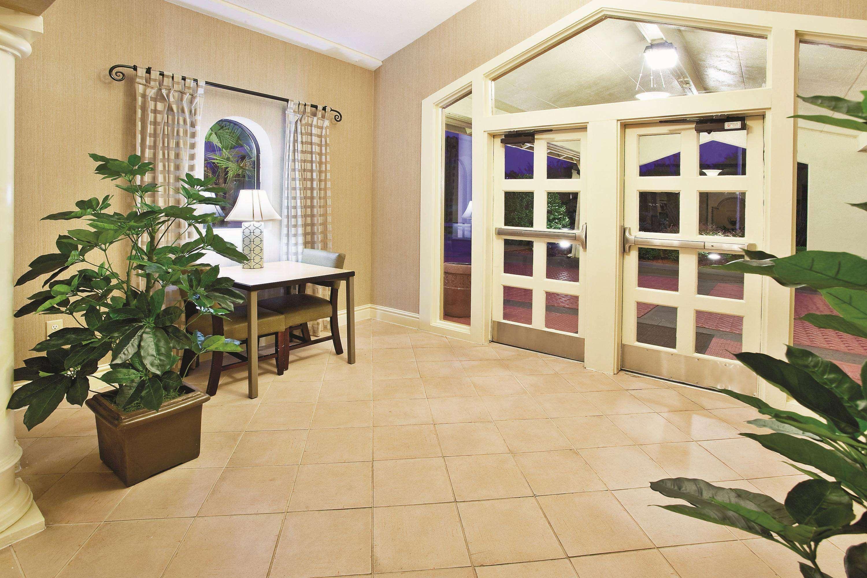 โฮเวิร์ด จอห์นสัน บาย วินด์แฮม โคลัมบัส ฟอร์ต เบนนิง Hotel ภายนอก รูปภาพ